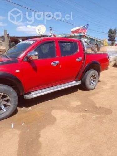 Vendo camioneta Mitsubishi L200 katana