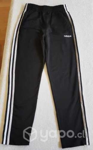 Buzo adidas negro con blanco niño(a)