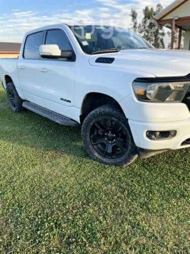 Camioneta Ram modelo big horn impecable