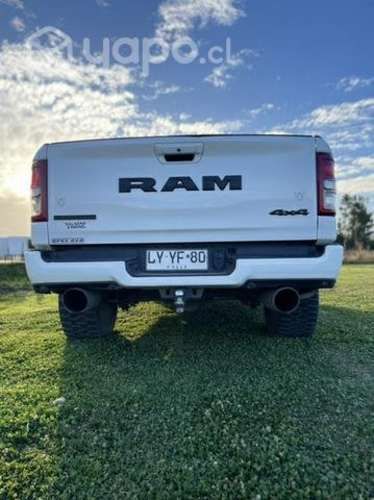 Camioneta Ram modelo big horn impecable