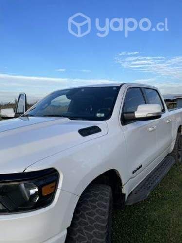 Camioneta Ram modelo big horn impecable
