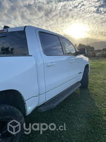 Camioneta Ram modelo big horn impecable
