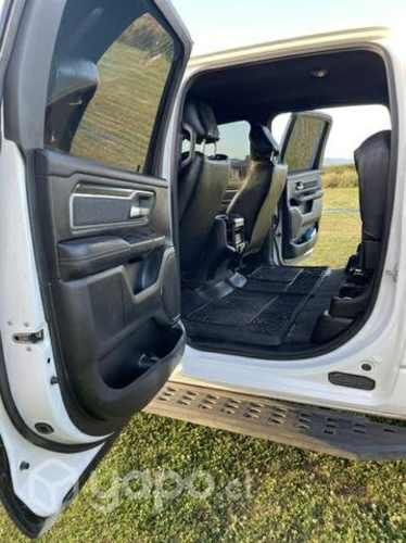 Camioneta Ram modelo big horn impecable