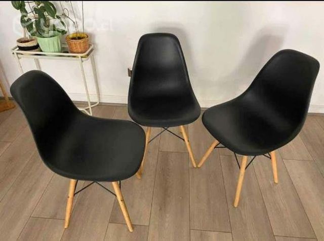 Juego de sillas Eames negro (4)
