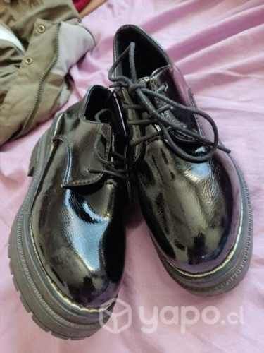 Zapatos tipo charol N36