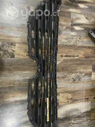 Máscara Toyota rav 4 año 2020