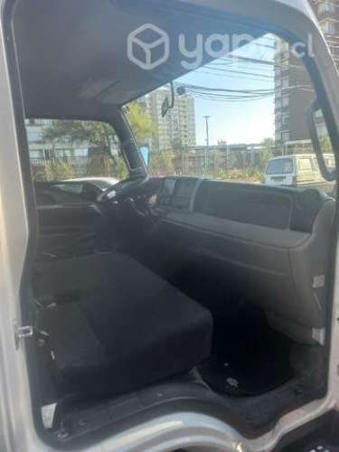 Se vende camion fuson canter 915 euro V con rampa