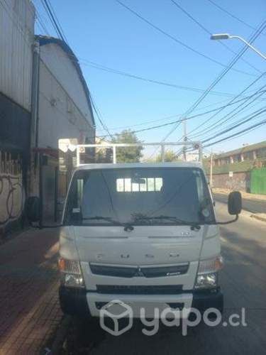 Se vende camion fuson canter 915 euro V con rampa