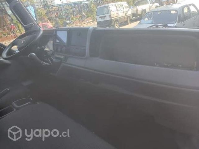 Se vende camion fuson canter 915 euro V con rampa