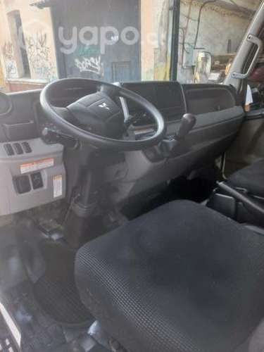 Se vende camion fuson canter 915 euro V con rampa