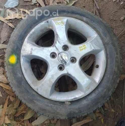 Llanta Aluminio Detalle Con Neumático Malo (SSF003