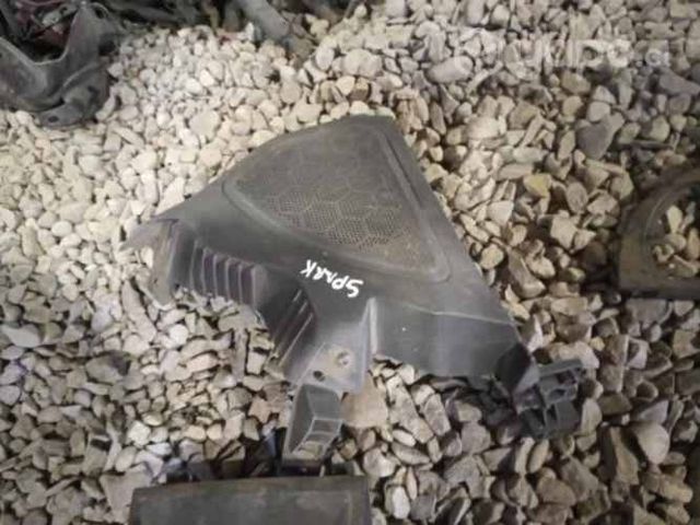 Chevrolet spark base porta parlante original envio