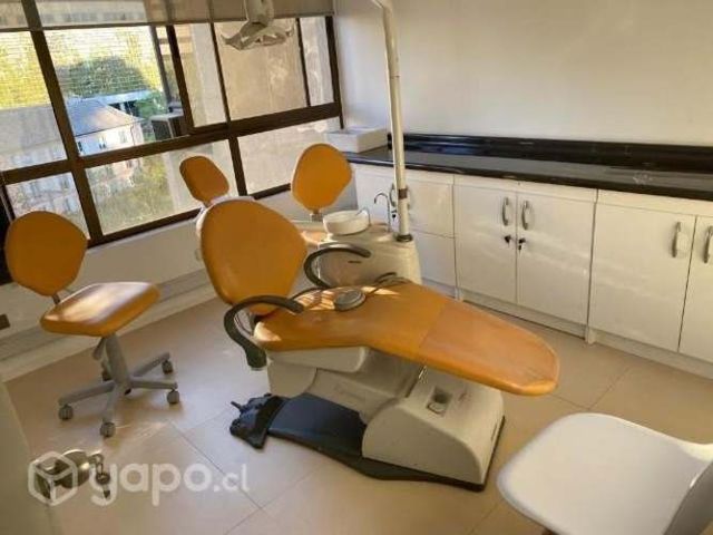 Sillón dental, compresor y autoclave