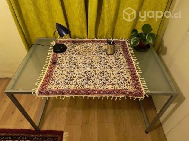 Amplio y práctico escritorio desarmable