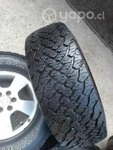 Llantas Navara con neumáticos 70%