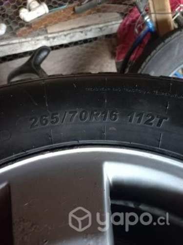 Llantas Navara con neumáticos 70%