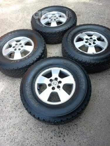 Llantas Navara con neumáticos 70%