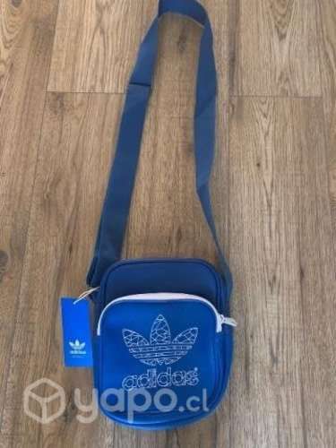 Se vende bolso Adidas original nuevo