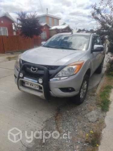 Se vende camioneta Mazda.