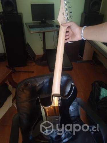 Guitarra electrica yamaha erg 121