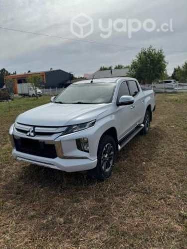 Mitsubishi l200 2021