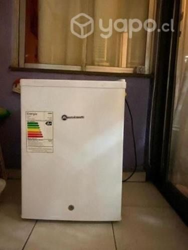 Mini refrigerador Mademsa