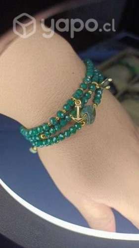 Bella pulsera de color verde