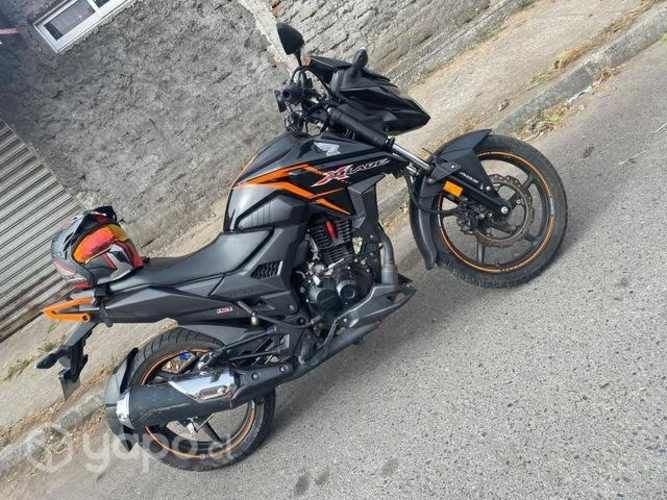 Motocicleta Honda Xblade