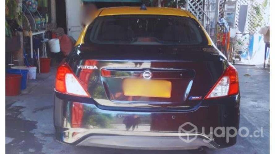 Venta de taxi básico NISSAN VERSA 2016