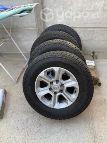 Llantas con neumáticos