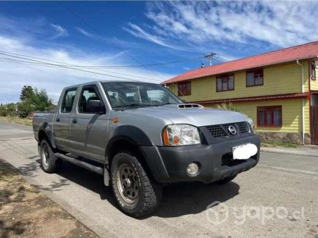 Se vende camioneta Nissan terrano 2014 4x4