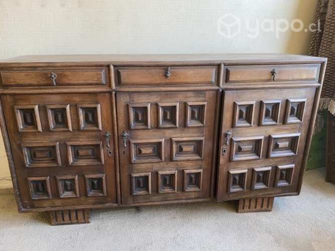 Mueble antiguo, de madera