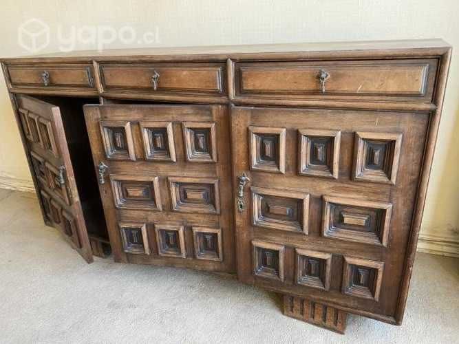 Mueble antiguo, de madera