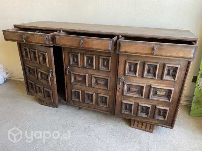 Mueble antiguo, de madera