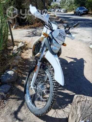 Moto enduro impecable solo 5.000 km
