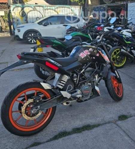 KTM Duke 200 Negra 2022