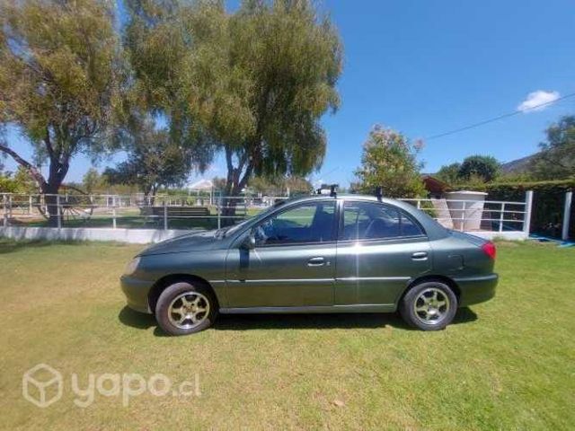 Se vende kia rio año 2002 full