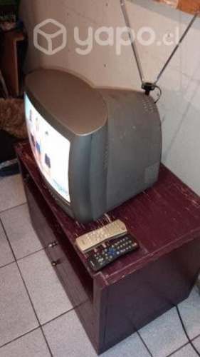 Televisor y mini rack