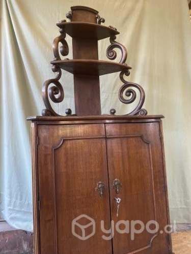 Esquinero antiguo. Madera