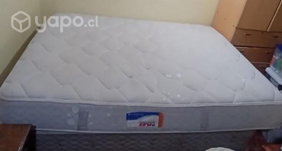 Cama americana 2 plaza y velador de madera