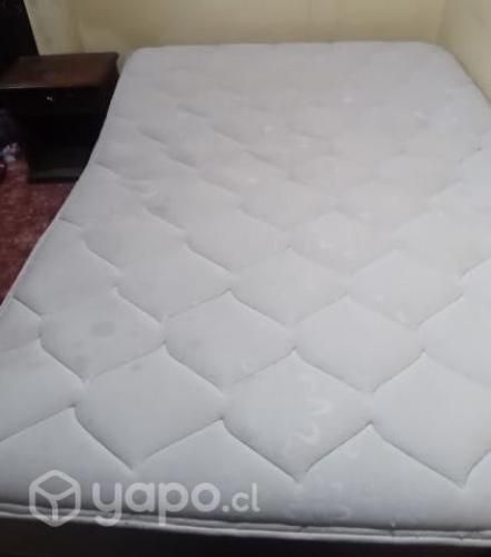 Cama americana 2 plaza y velador de madera