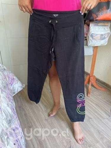 Buzo calvin klein negro talla M