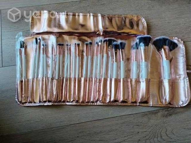 Set de 24 brochas de Maquillaje GoldenRose