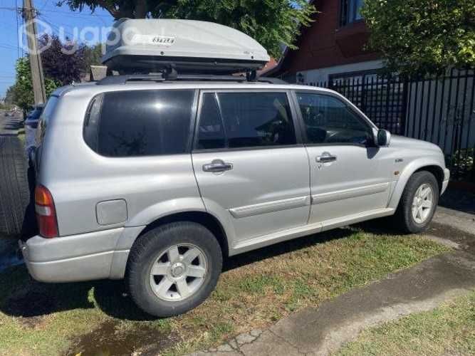 Vendo Jeep Suzuki gran nomade XL7 año 2004