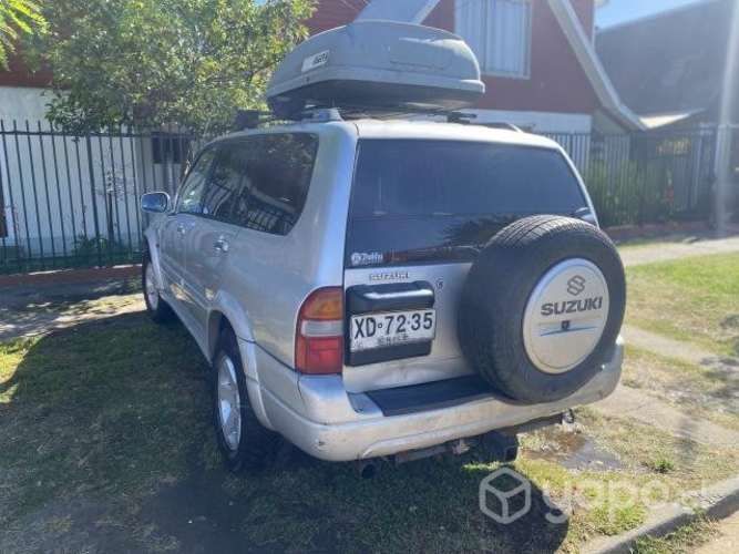 Vendo Jeep Suzuki gran nomade XL7 año 2004