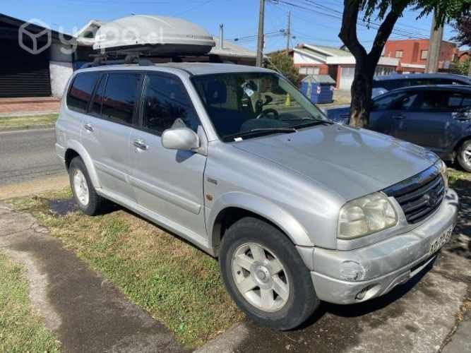 Vendo Jeep Suzuki gran nomade XL7 año 2004