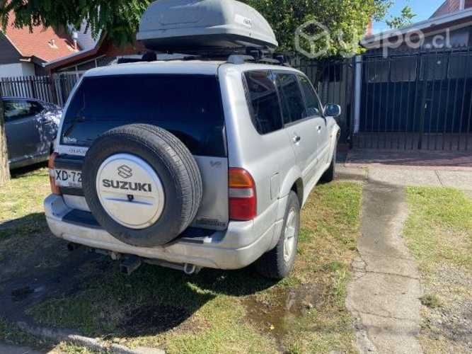 Vendo Jeep Suzuki gran nomade XL7 año 2004