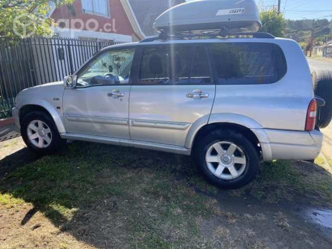 Vendo Jeep Suzuki gran nomade XL7 año 2004