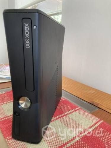 Xbox 360 4G usada + 6 juegos