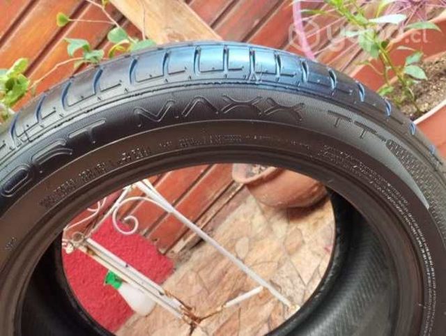 2 neumáticos marca dunlop 95 % nuevos